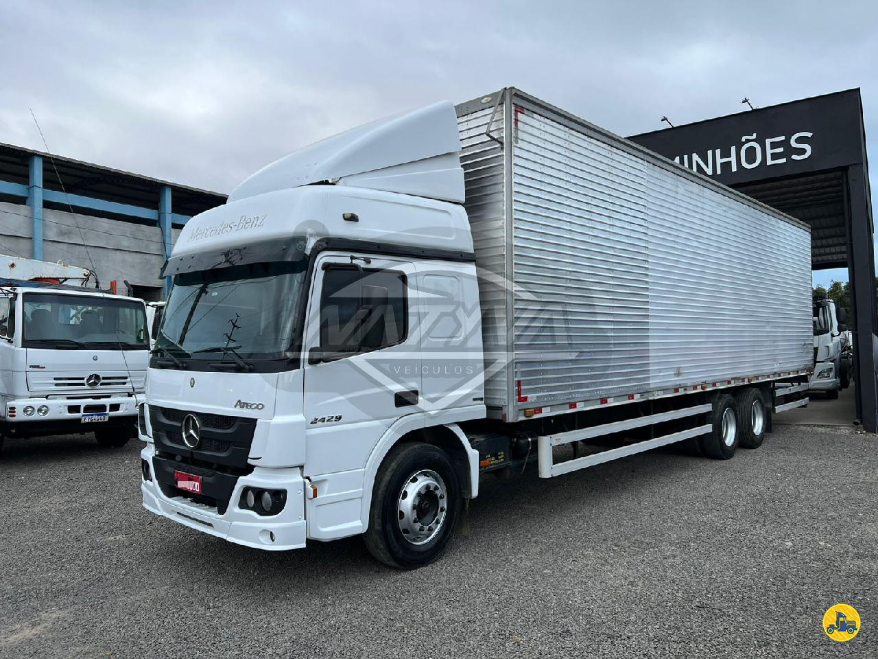 CAMINHAO MERCEDES-BENZ MB 2429 Baú Furgão Truck 6x2 Natyva Caminhões ORLEANS SANTA CATARINA SC